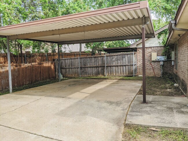 Building Photo - Cute 1 story duplex in Euless in CGISD
