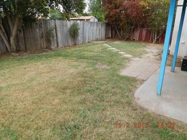 Building Photo - Charming 3 Bedroom 2 Bathroom - Pets allowed for $50 per month per pet