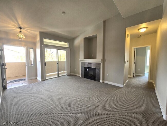 Building Photo - 2305 W Horizon Ridge Pkwy