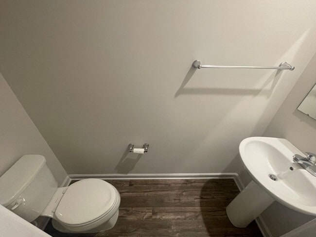 Building Photo - 4 Bedroom 2 1/2 Bath