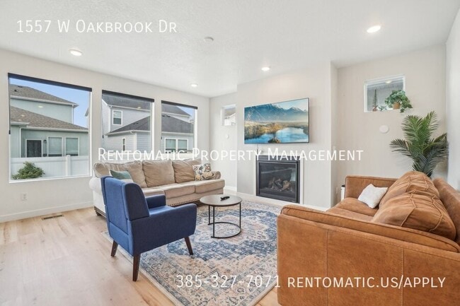 Building Photo - 1557 W Oakbrook Dr