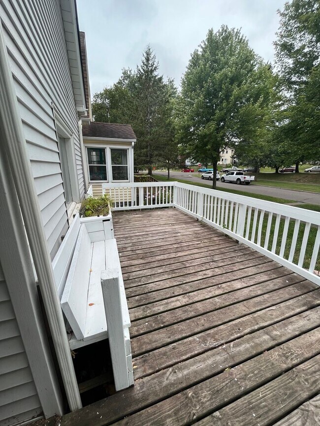Building Photo - AVAILABLE June  - 1 BED 1 BATH Single Family Home!