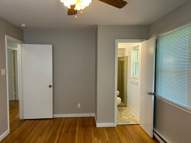 Building Photo - Charming 3 Bedroom, 2 Bath Brick Ranch Hom...