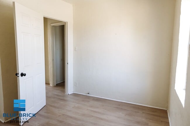 Building Photo - 1401 W 53rd St