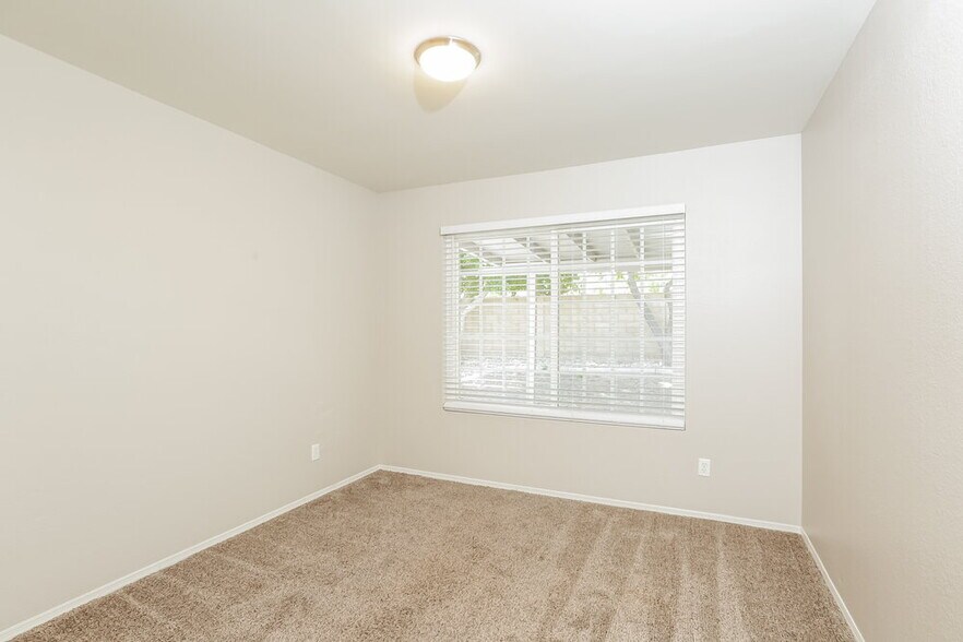 Building Photo - 4707 W Piute Ave
