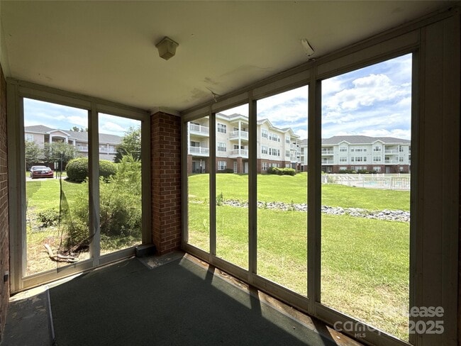 Building Photo - 9113 Meadow Vista Rd