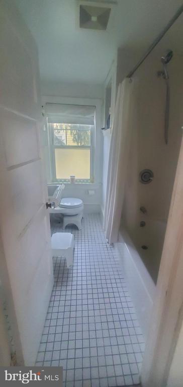 Building Photo - 127 S Warner St