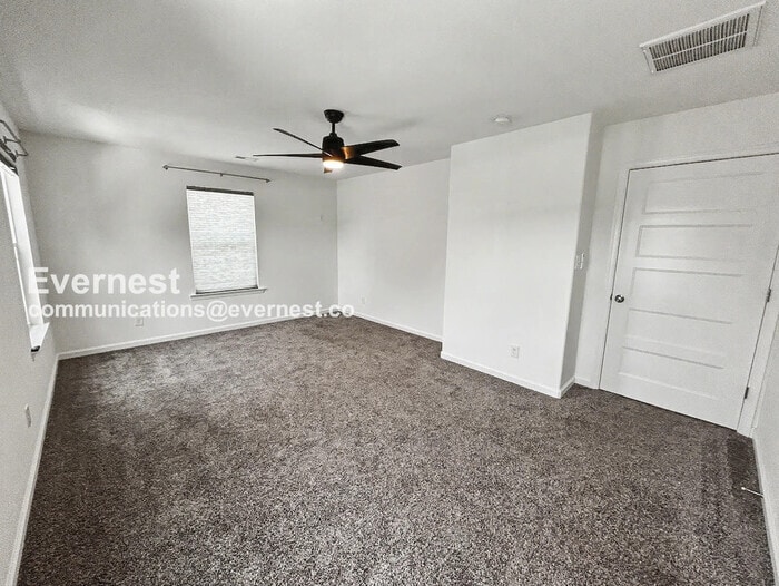 Building Photo - 102 Ridgeway St