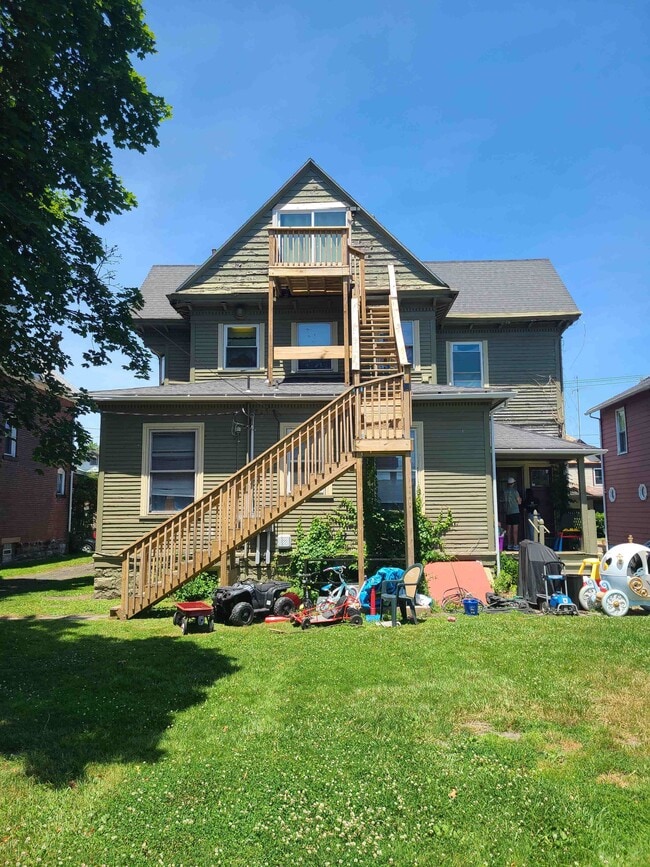 Back - 120 E Wallace Ave