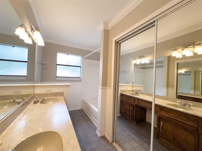 Building Photo - 13004 Campos Dr