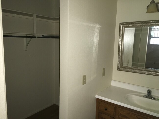 Building Photo - 255 S 200 E