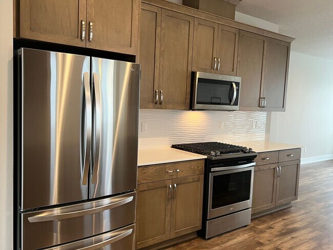 Building Photo - REMAINDER of August Rent FREE - PRISTINE T...