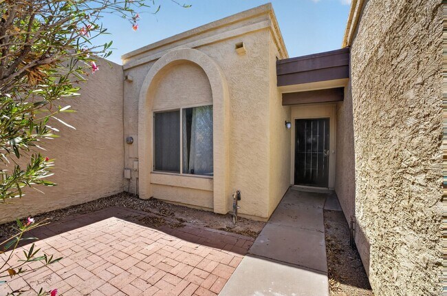 Building Photo - Modern Updated Tempe Townhome Near ASU & Downtown with Resort-Style Amenities