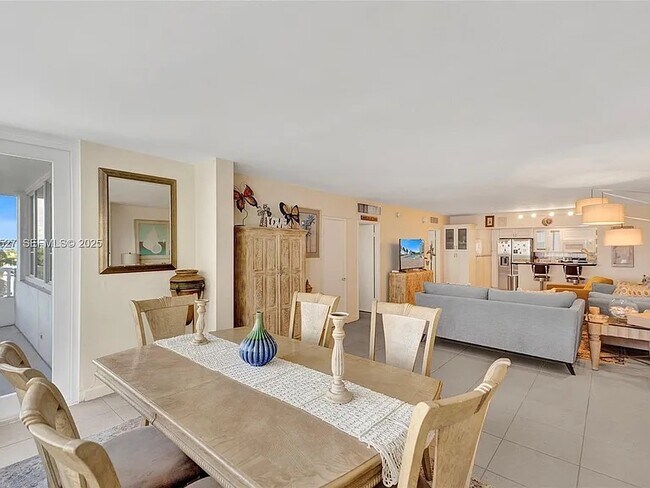 Building Photo - 5005 Collins Ave