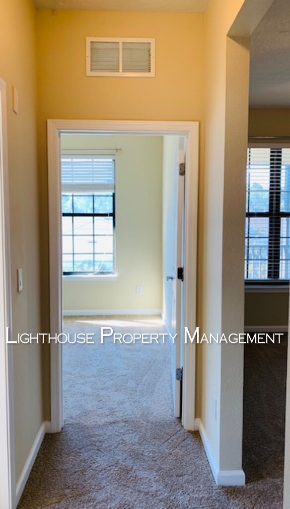 Building Photo - Luxurious Condominium in the Desirable Noc...