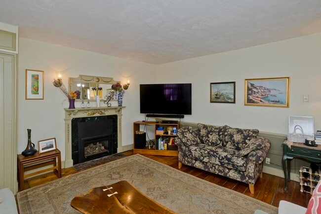 Building Photo - 25 Woodbridge St