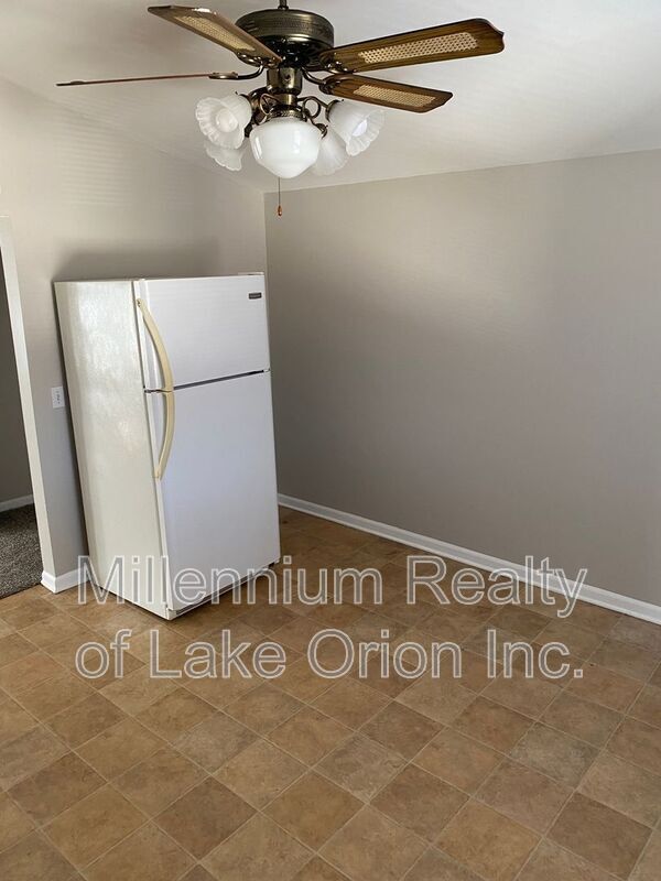 Building Photo - 67 Bentley St