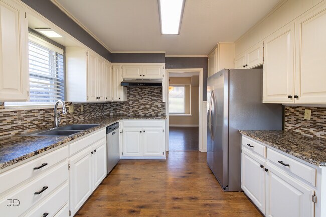 Building Photo - 4306 Briar Cliff Dr