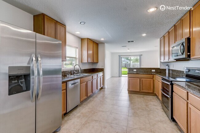 Building Photo - Five Bedrooms in Yulee's TCP!