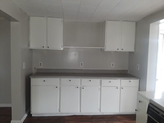 Building Photo - 255 Elmore St