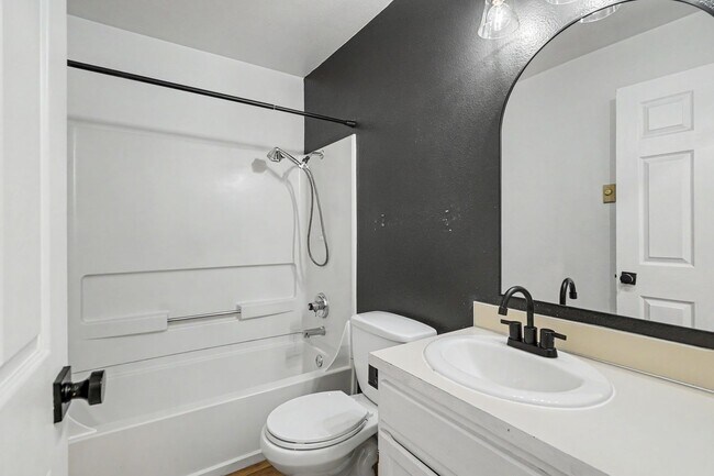 Building Photo - 5260-5262 Springcrest Drive