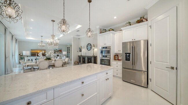Building Photo - 1111 Mallorca Dr