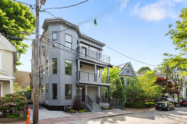 Building Photo - 8 Holly Ave