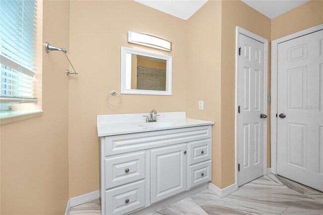 Building Photo - 3747 Shady Bluff Dr
