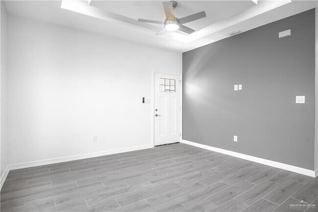 Building Photo - 604 N Onyx Ave