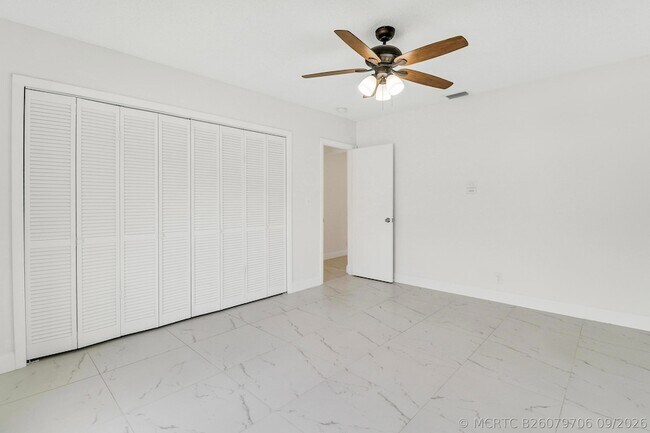 Building Photo - 100 SW 15th Ct