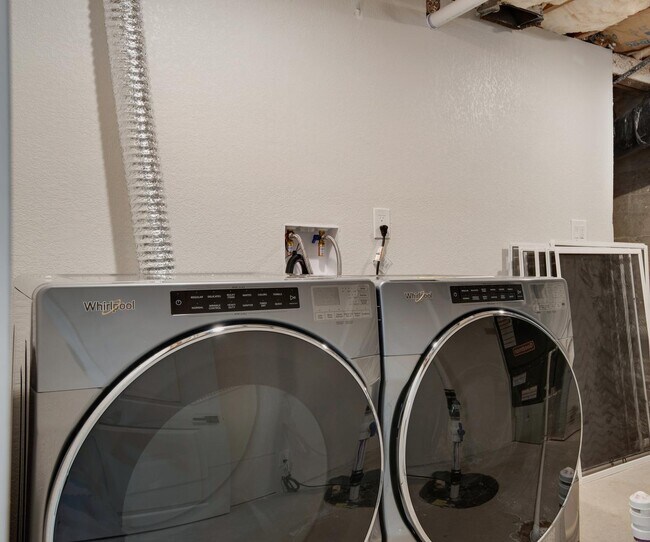 Building Photo - Newly remodeled basement apartment close t...