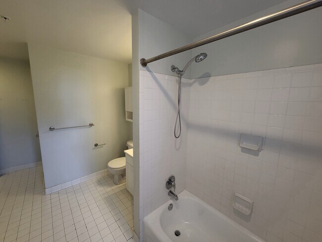 Building Photo - 1308 Clifton St NW