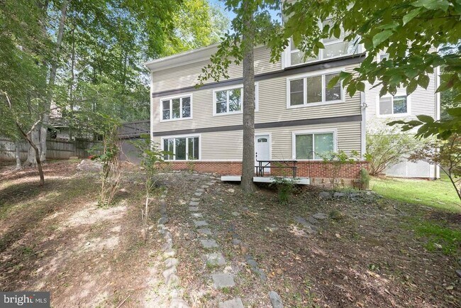 Building Photo - 10600 Vantage Ct
