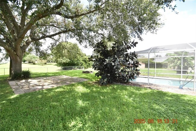 Building Photo - 38927 Carr Dr