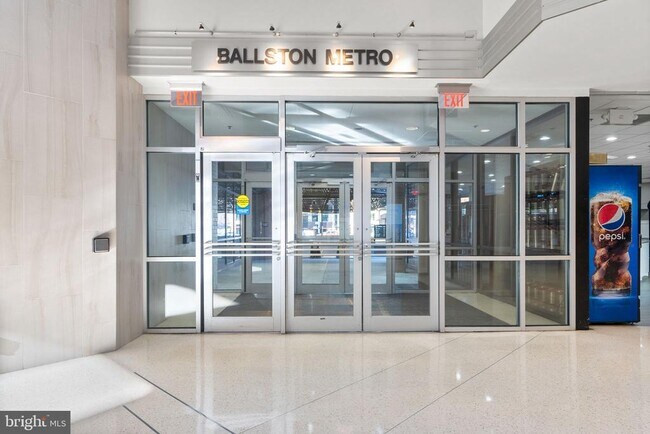 Building Photo - 900 N Stafford St