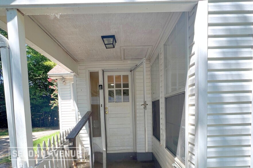 Building Photo - 212 E Lelia St
