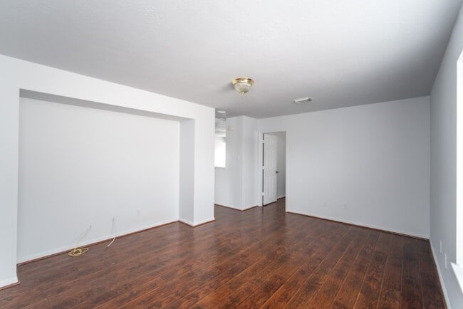 Building Photo - 2322 Cool Springs Ln