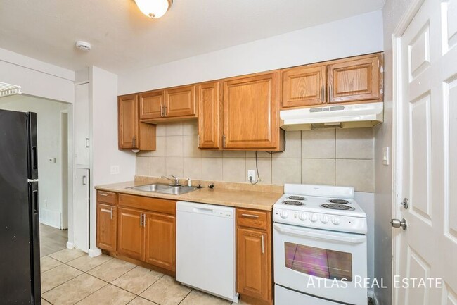 Primary Photo - 3 Bedroom, 1 Bath in the Villa Park Neighb...