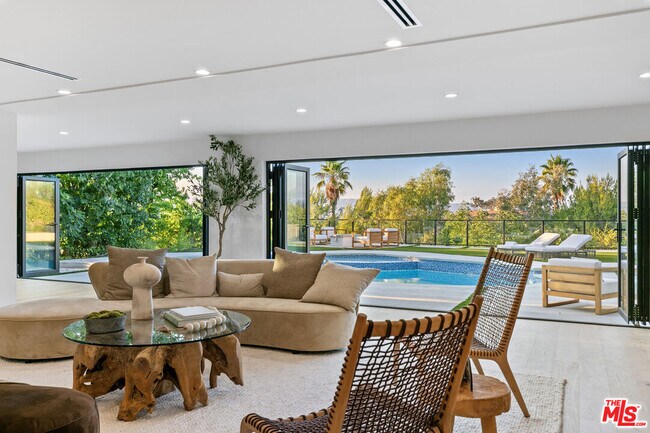 Building Photo - 18101 Green Meadow Dr