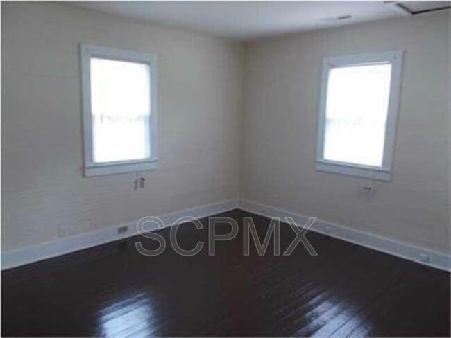 Building Photo - 1920 Calvert St