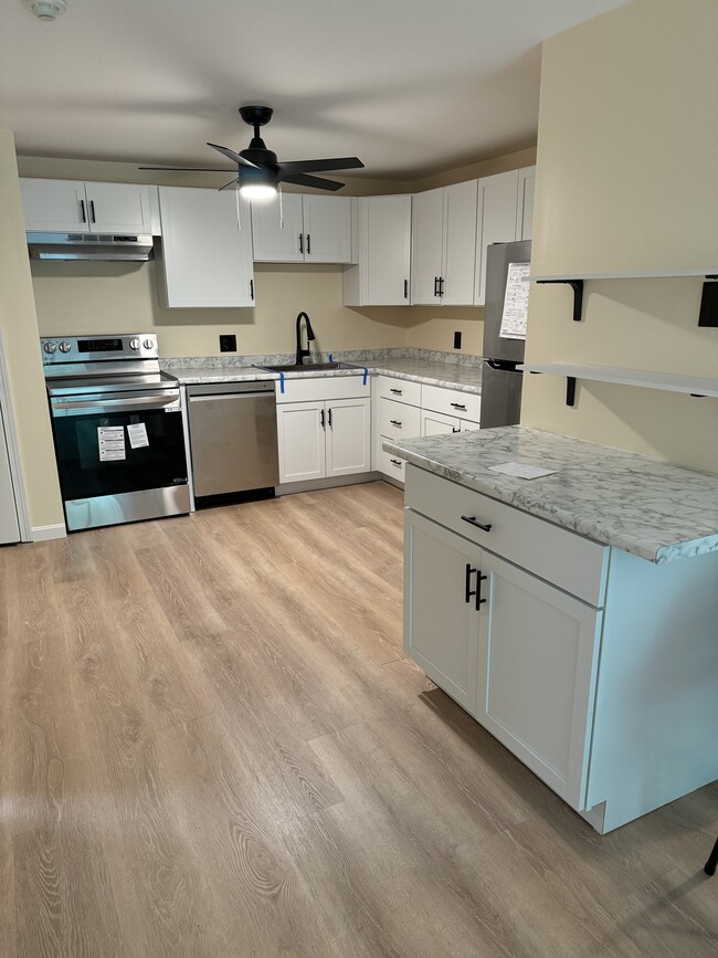 Primary Photo - 403 White Cedar Blvd