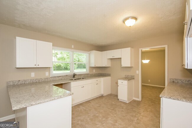 Building Photo - 6207 Newberry Ln