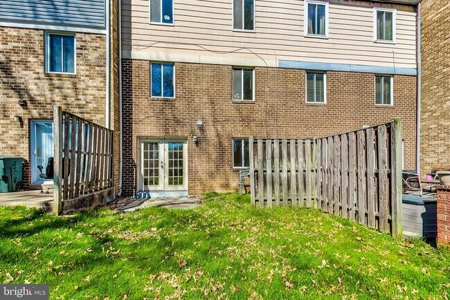 Building Photo - 906 West Side Dr