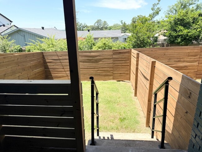 Building Photo - 1912 Sanford Dr