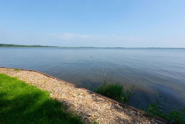 Building Photo - 39259 N Jackson Dr