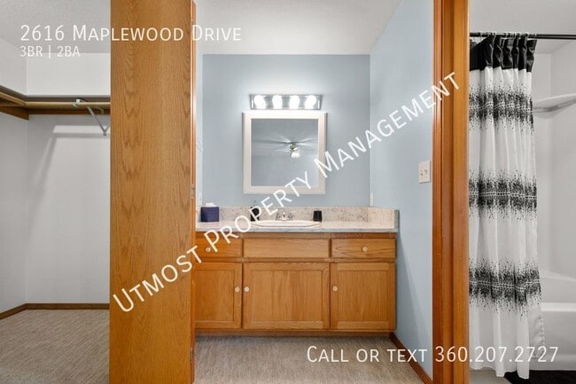 Building Photo - 2616 Maplewood Dr