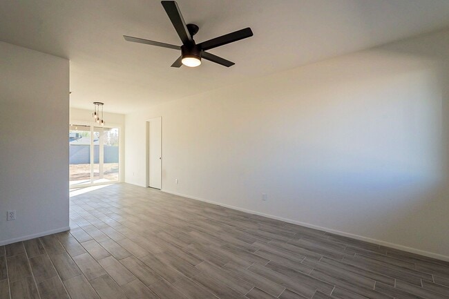 Building Photo - Lovely Chandler Home near everything!