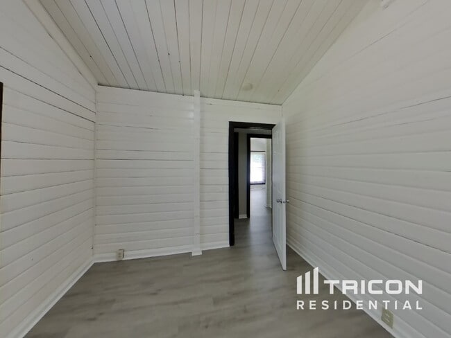 Building Photo - 3601 Christine Pl