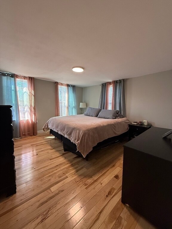 Building Photo - 86 Oak St