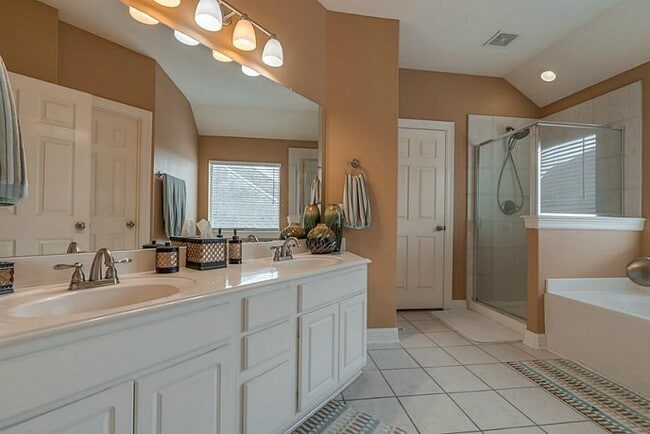 Building Photo - 14931 Opera House Row Dr